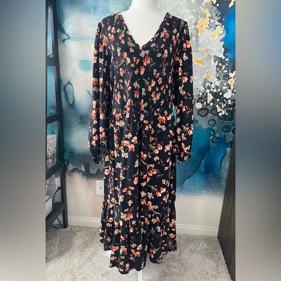 Dresses & Skirts - Floral dress with pockets!